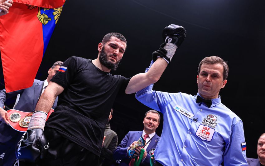 Маурисио Сулейман объяснил, почему WBC одобрил бой Бетербиев - Смит, несмотря на санкции против российских боксеров