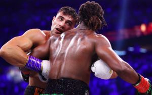 Джон Фьюри прокомментировал спорную победу сына над KSI: "За этим было ужасно наблюдать"